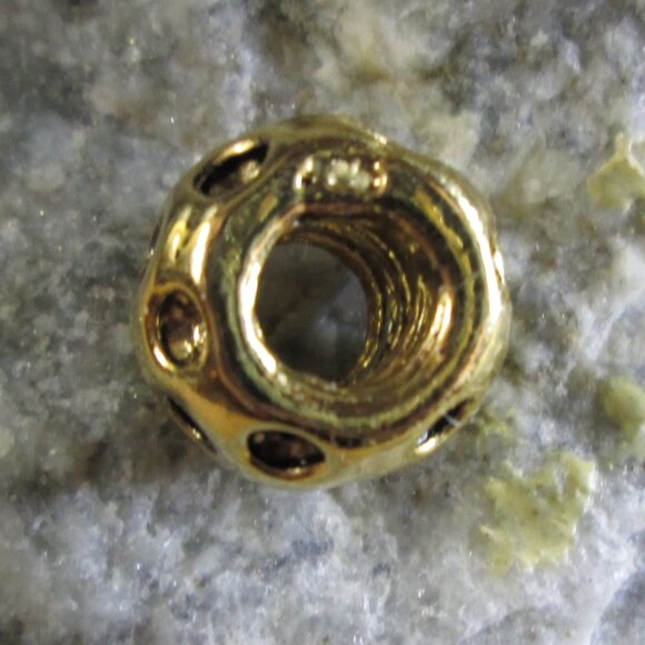 Gold plated sterling silver Dotted European Charm - Picture 4 of 7